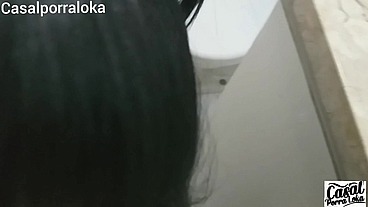uma rapidinha no banheiro da emi rippi deu ruim pra nois