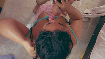 BlowjobqueenTs - novinho nerd veio do jogo comer o cuzinho da travesti gostosa