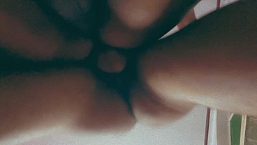 BlowjobqueenTs - novinho nerd veio do jogo comer o cuzinho da travesti gostosa