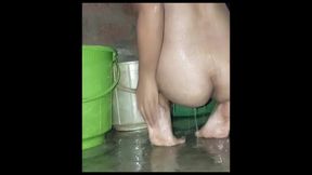 Desi Marathi Girl Bathing And Pissing Pussy