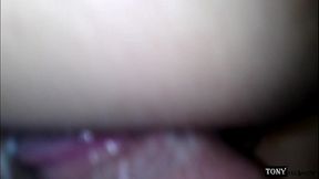 creo que mi compadre se esta cogiendo por el culo a mi vecina.. porque solo le meti la puntita y le salio semen del culo. (con razon estaba muy seria)