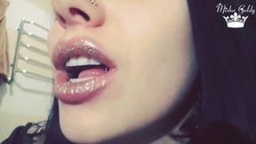 Golden lips