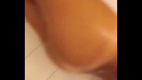 Je me film sous la douche