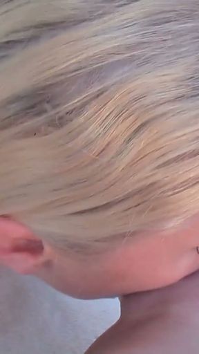 Lesben alleine in der Villa   Clip 1