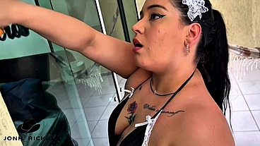 Empregada BBW da bunda gigante levou vara na janela