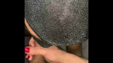 pamela lenvisk sendo chupada e dando leite na boca do macho