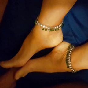 Selena&#039;s beautiful feet posing and cum creaming