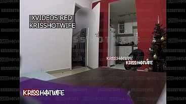 Corno Escondido Vendo a Esposa Kriss Hotwife Gostosa Sem Calcinha Receber o Entregador De Pizza