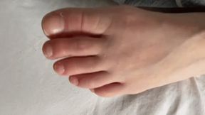 JERK OFF ON LONG NATURAL TOES - SD