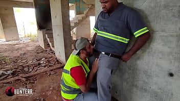 Trabalhadores fudendo na constru&ccedil_&atilde_o