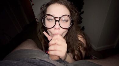 Nerdy baddie throats it all!!!!!