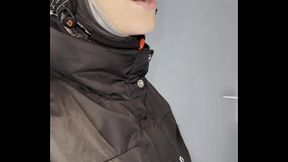 Lety Howl drague un inconnu anglais au casier &agrave_ ski pour ensuite le ramener ...