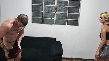 casado bate punheta com amigo em casa esposa pega no flagra e decide que os dois vao fuder ela