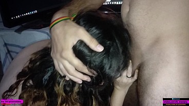 Colocando a casada de quatro pra foder gostoso
