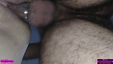 Colocando a casada de quatro pra foder gostoso