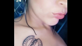 Chilean amateur dances seductively on her balcony during lockdown