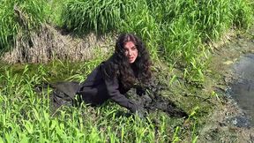 Lia got stuck in swamp, wetlook, girl stuck in mud, girl sinking in swamp, boots in mud, messy girl, girl got stuck in swamp fully clothes