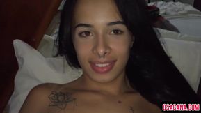 Punching rolls in the shemale&#039;s ass