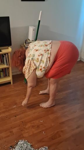 Big Belly Beauty Nurse Vick Cleans up Messy Floor