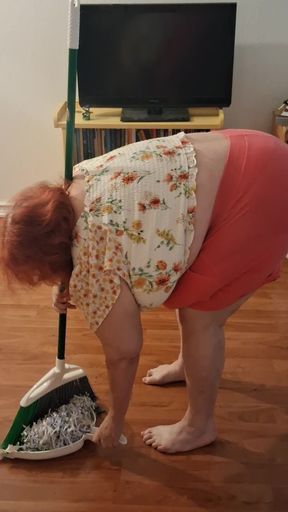 Big Belly Beauty Nurse Vick Cleans up Messy Floor
