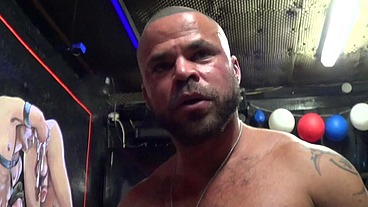 2133 un daddy se fait baiser par Delta KOBRA à LYONJe suis dans un bar à lyon...