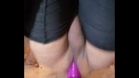 Sacandome lechita dandome duro con mi dildo