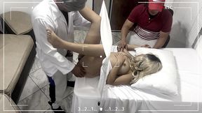 camara de video capta al doctor cojiendo a la mujer al lado de su marido puro taboo