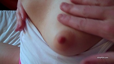 Fingering Carmel Cox's smooth pussy before giving her a facial