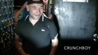 Viktor Rom și Jess Royan sunt futuți fără șa de o echipă de gangbang într-o orgie franceză fierbinte plină de acțiune în gât adânc și ejaculări