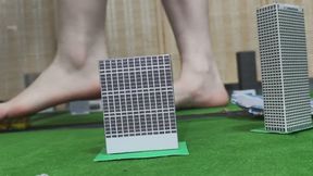 Part two of the giantess Yu Yu in golden high heels, leveling the city