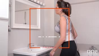 Sensual Jane's Sultry Bathtub Solo Unleashes a Towering Orgasm
