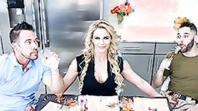 ”Sexy MOMMY Phoenix Marie gets screwed in threeway”