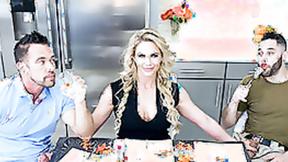 ”Sexy MOMMY Phoenix Marie gets screwed in threeway”