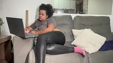 BBW Farting while working on pc (no talking)