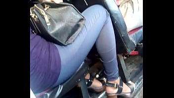 Milf sabrosa en bus