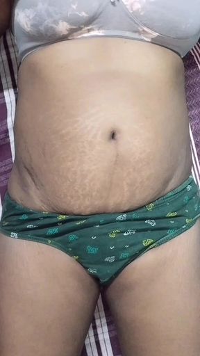 Desi bhabhi handjob and blowjob
