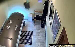Slow pussy masturbation in solarium tube,