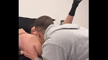 Tava com o cuzinho cheio de leite e ele colocou mais