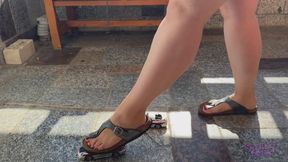 Sneaker-Girl Ella - Two Toy Cars Crush