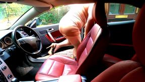 Crossdresser Kellycd2022 in the car