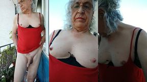 una puta en el balcon