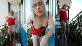 una puta en el balcon