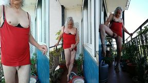 una puta en el balcon