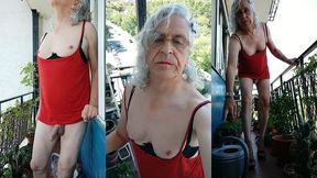 una puta en el balcon