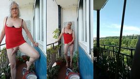 una puta en el balcon