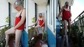 una puta en el balcon