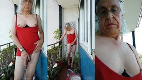 una puta en el balcon