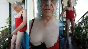 una puta en el balcon