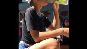 Gay afeminada mostrando a raba