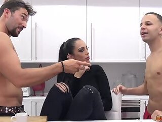 Katrina Moreno - Edredoning Con Katrina